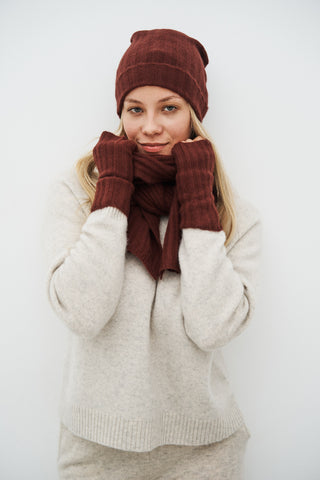 SARA SCARF